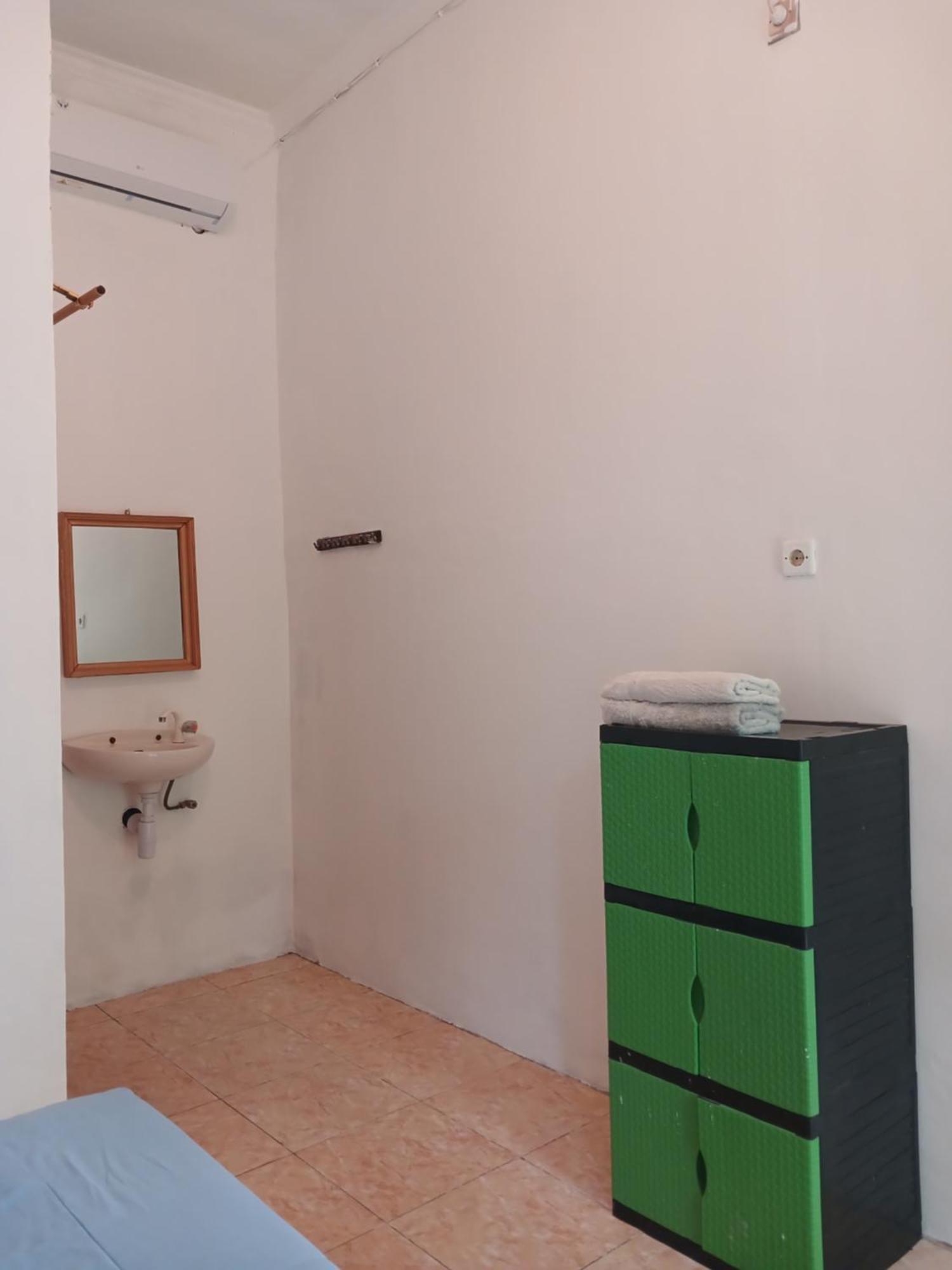 ロビー ホームステイ Kuta  部屋 写真